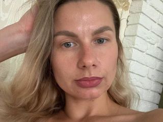 live sex video chat model MonaParissi