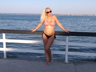 Have a live chat with webcam model ValeriaPrice